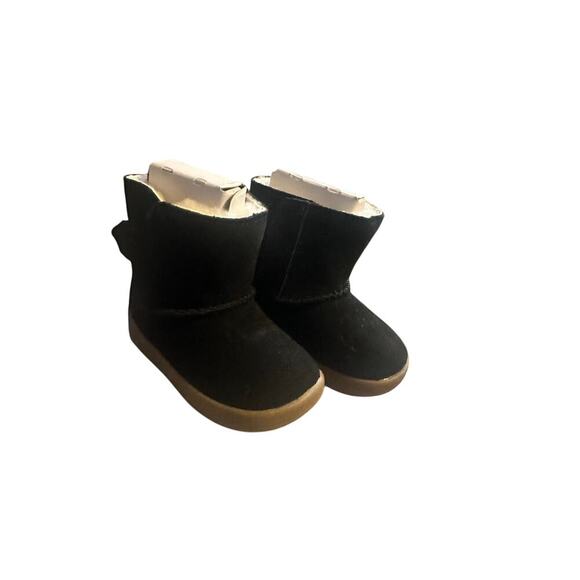 UGG- Infant Keelan black fur bootie. Size: 02-03. 6-12 months old. - Picture 7 of 7